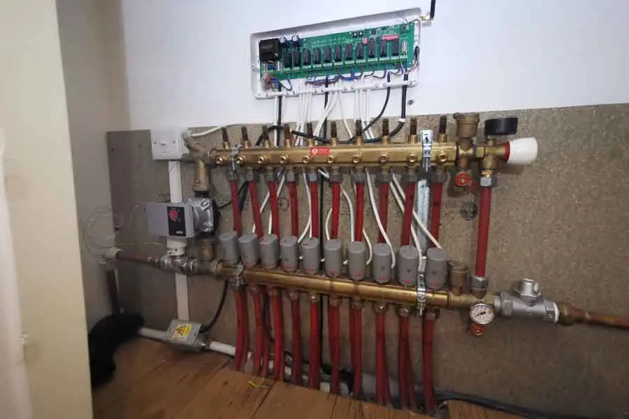 Underfloor heating manifold, rectifying a poorly installed underfloor heating system